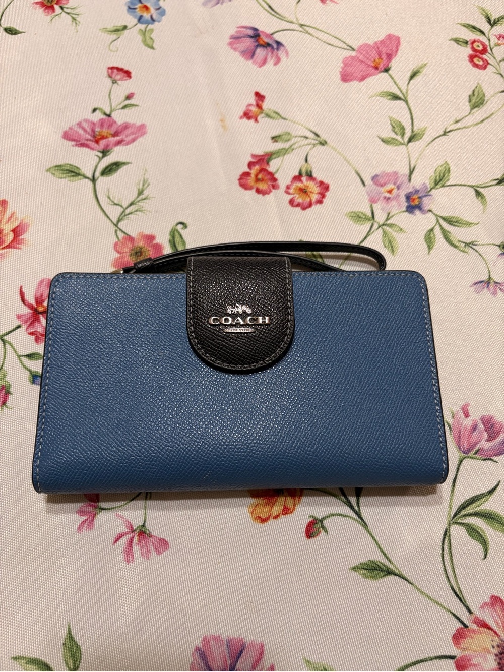 Never used COACH Blue Wallet with Black Snap Tab Ashley Wristlet C5675